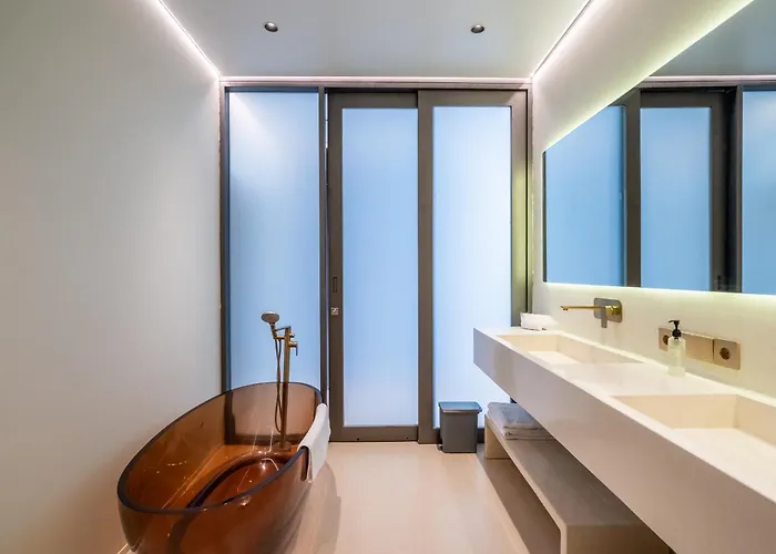 Hidden - Modern Comfort & Relaxed Living Near And Fields