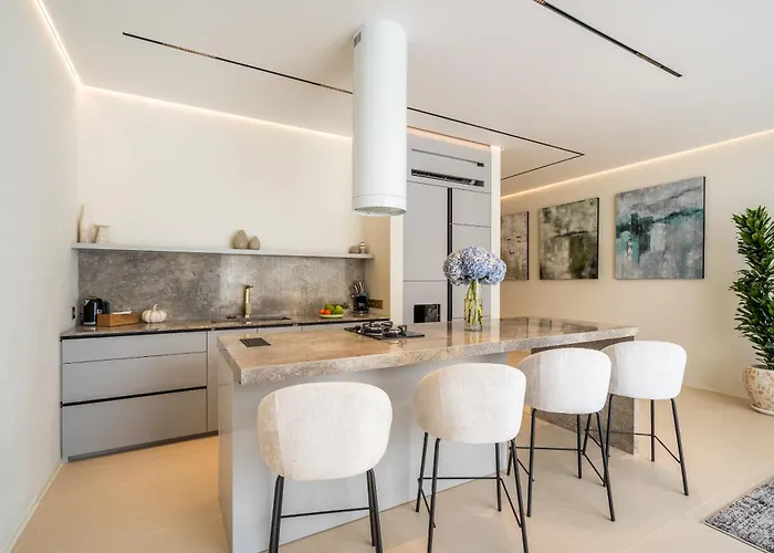 Hidden - Modern Comfort & Relaxed Living Near And Fields 4*