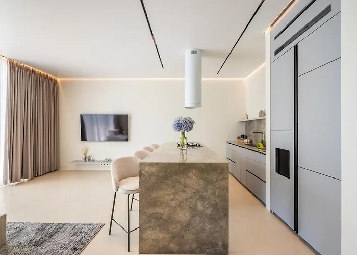 Hidden - Modern Comfort & Relaxed Living Near And Fields 4*