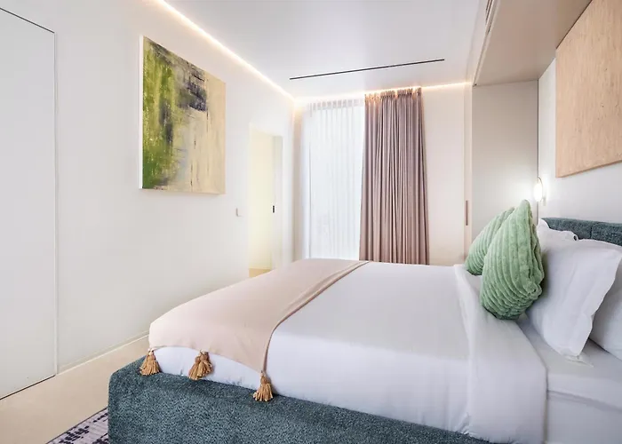 Aparthotel Hidden - Modern Comfort & Relaxed Living Near And Fields 4*