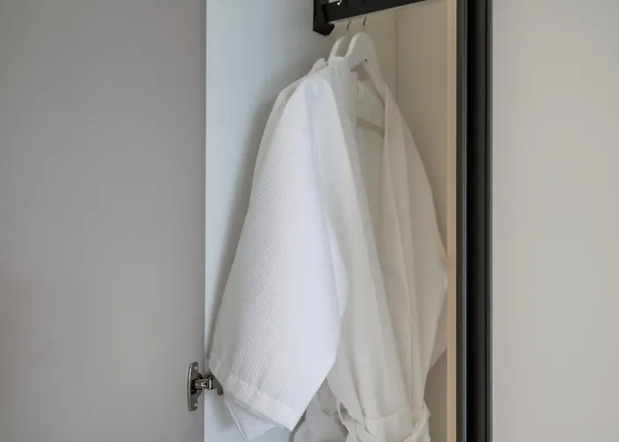 Aparthotel Hidden - Modern Comfort & Relaxed Living Near And Fields