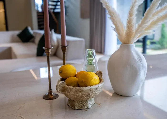 Aparthotel Hidden - Modern Comfort & Relaxed Living Near And Fields 4*